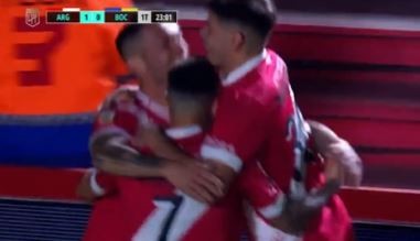 Boca cayó ante el nuevo puntero de la LPF, Argentinos Juniors, en el Diego Maradona