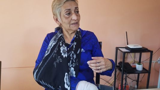 La cortaron y la arrastraron por la calle para robarle