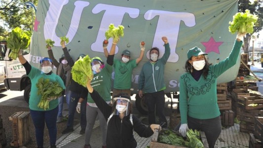 Realizan un "feriazo" frente a la Rural para reclamar la sanción de una ley de acceso a la tierra