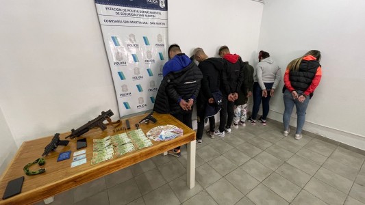 Detenidos con armas de guerra en un funeral "tumbero" en un cementerio municipal