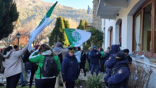 Violento ataque al municipio de San Martín de los Andes