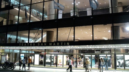 Teatro San Martín: evacuaron el establecimiento por una alarma de incendio