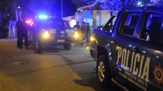 Sábado violento en Rosario: en un pasillo asesinaron a una mujer de tres disparos