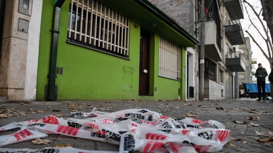 Sorpendió a un hombre armado en su techo y lo mató: quedó detenido