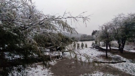 La nieve tiñó de blanco las Altas Cumbres