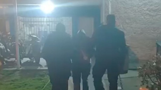 Una pelea entre hermanos terminó en asesinato: el menor apuñaló tres veces al mayor y quedó detenido
