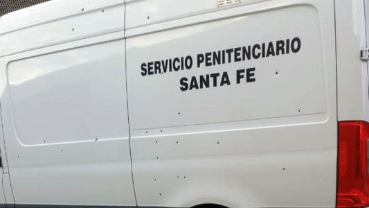 Atacan a tiros a móvil del Servicio Penitenciario y dejan herido a un agente y un recluso