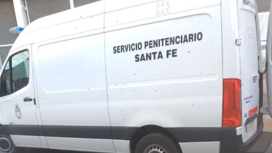 Ametrallaron una unidad de traslado en Rosario: un preso y un guardia graves