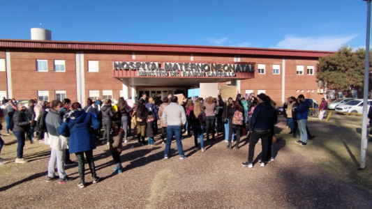 Muerte de bebés: damnificados piden justicia frente al hospital bajo sospecha
