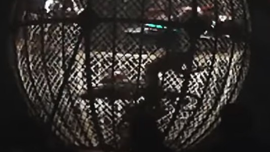 Video: impactante accidente de motos en el Globo de la Muerte