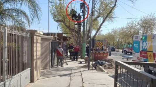 Sufrió una descarga eléctrica mientras trabajaba y le explotó una mano: está en grave estado