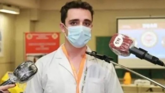 Piden elevar a juicio la causa contra el falso médico del COE