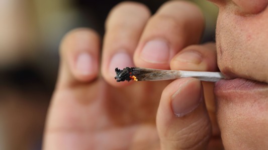 La Corte resolvió que no es delito que un preso tenga cigarrillos de marihuana para consumo personal