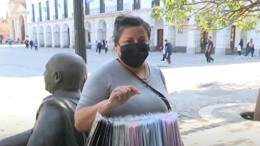 Sin obligación de barbijo, vendedores ambulantes y el desafío de reinventarse