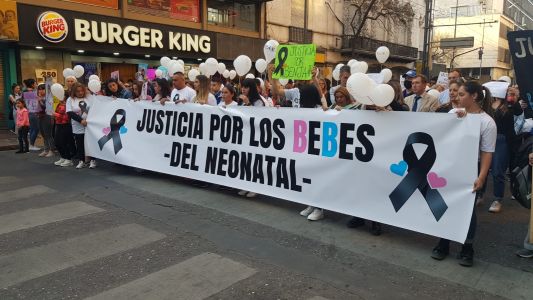 Marcharon las madres del dolor por las muertes en el Hospital Neonatal