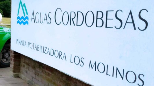 Aguas Cordobesas restringe el suministro de agua en la Capital por las cenizas