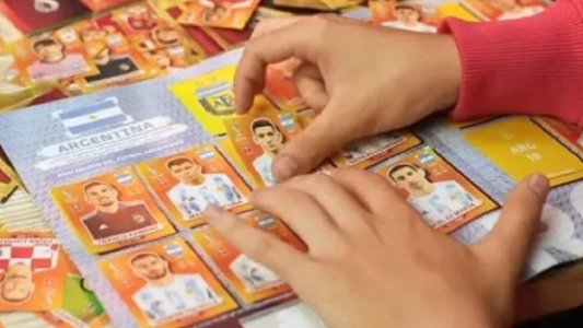 Un sueño hecho realidad: estaban en un casamiento y llovieron figuritas del Mundial Qatar 2022