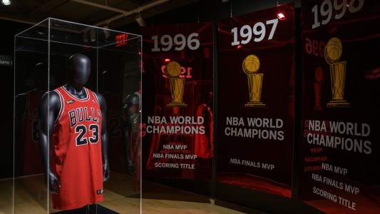 Subastaron una camiseta de Michael Jordan por más de 10 millones de dólares