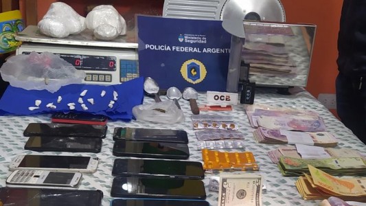 Allanaron un punto de droga en villa "La Tribu" y secuestraron 6 mil dosis de cocaína