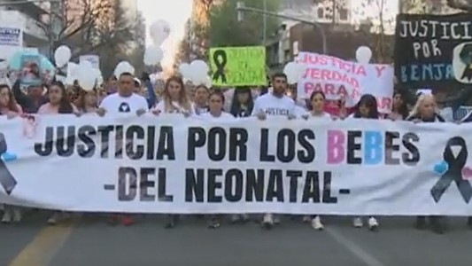 Muerte de recién nacidos en Córdoba: "En las fotos de los cuerpitos se ven tremendos hematomas por los pinchazos"