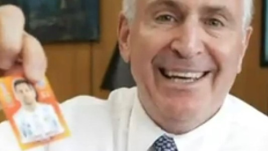 Video: la reacción del embajador de Estados Unidos al obtener la figurita de Messi