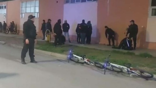 Una adolescente está internada en grave estado tras ser apuñalada durante los festejos del Día del Estudiante