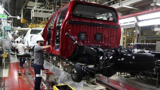 Toyota interrumpirá la producción en su planta de Zárate por falta de neumáticos
