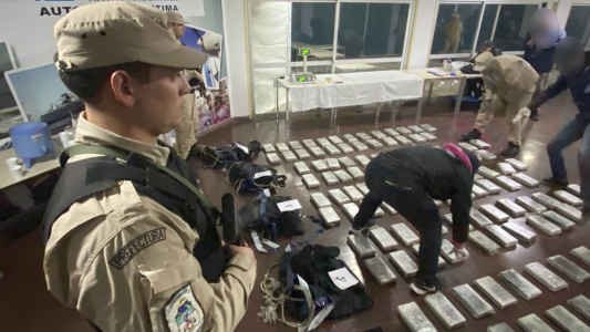 Un detenido por los bolsos con 200 kilos de cocaína encontrados en la ría de Bahía Blanca