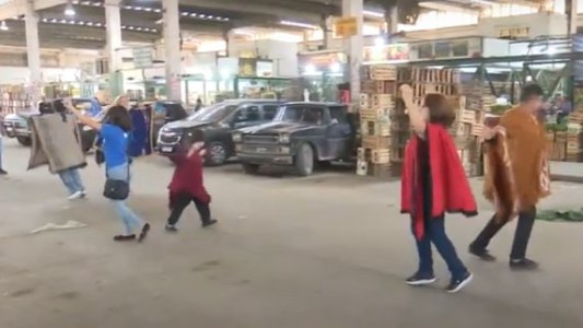 El Banco de Alimentos realizó un flashmob en el Mercado de Productores de Santa Fe
