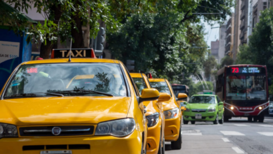 Todos los taxis y remises serán monitoreados
