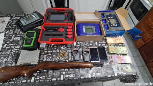 Desarticulan una banda que robaba autos y vendía autopartes: hay 21 detenidos