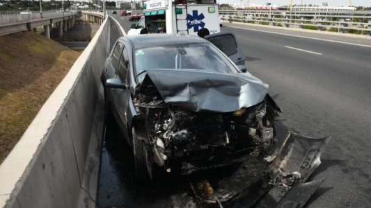 Circulaba en contramano por la avenida Circunvalación y chocó: un herido