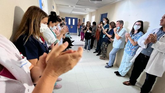 Reclamos de profesionales de salud por mejoras salariales y más personal