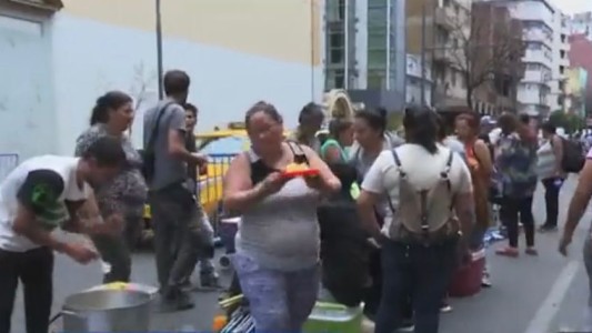 Instalaron una feria en pleno centro de Córdoba como protesta