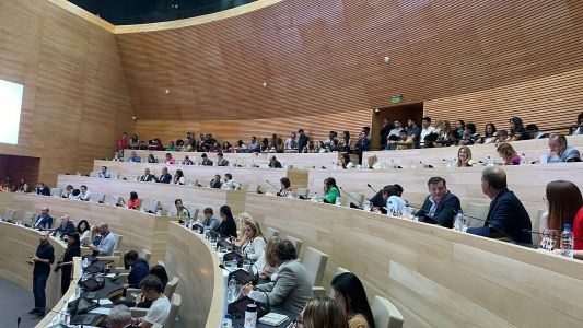 Oscar González extendió su licencia por seis meses