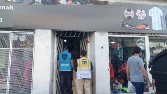 Incautan 2.300 prendas con marcas falsificadas valuadas en $14,5 millones