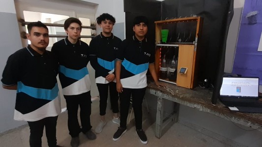 Alumnos crearon una fernetera electrónica