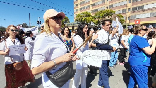 Masiva marcha de trabajadores de la salud en Córdoba