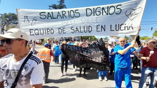 Enfermeros y médicos de Bell Ville viajaron a reclamar por salario digno