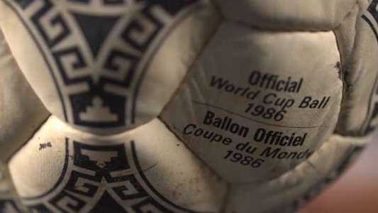 La millonaria suma por la que se subastó la pelota del Argentina vs. Inglaterra de México 86