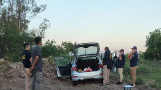 Vestidos de policías, asaltaron una comisaría en Santa Fe y se llevaron armas