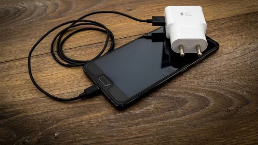 Recomendaciones para recargar celulares sin riesgos
