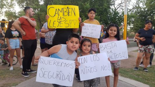 Balearon a un joven a la salida de la escuela en barrio Alejandro Carbó