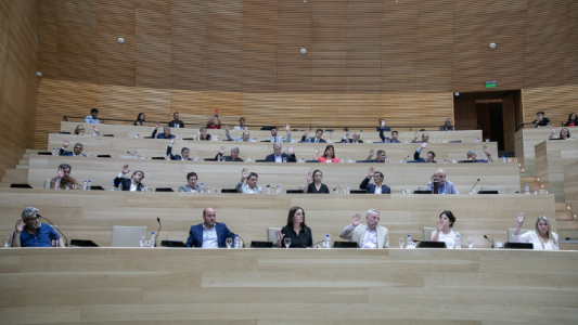 La Unicameral se apresta a dejar sin cargo a González, hasta el final del juicio