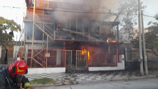 Se incendió un complejo de departamentos en barrio Maipú 2° sección