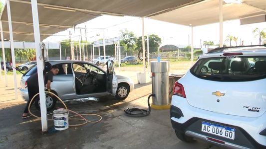 Llevó el auto a lavar y se lo robaron