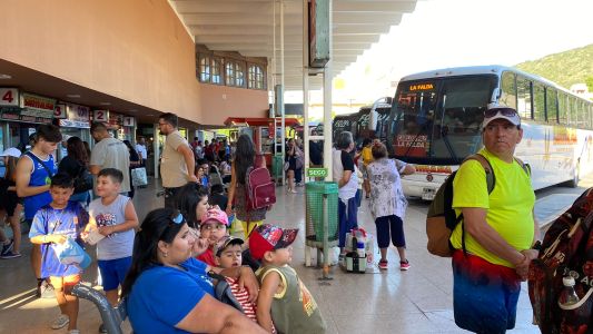 Intenso movimiento en la terminal de Villa Carlos Paz