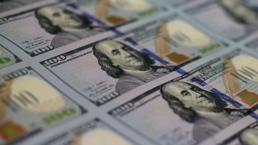 El dólar "blue" subió 8 pesos y llegó a su techo máximo