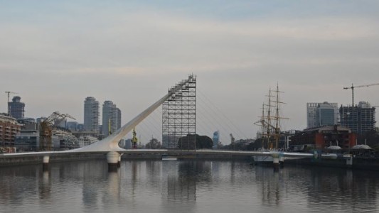 Un joven murió ahogado en Puerto Madero al tirarse al agua para recuperar su mochila