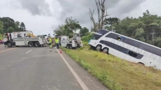 Tragedia en Brasil: son cinco los argentinos fallecidos tras volcar un micro en una ruta